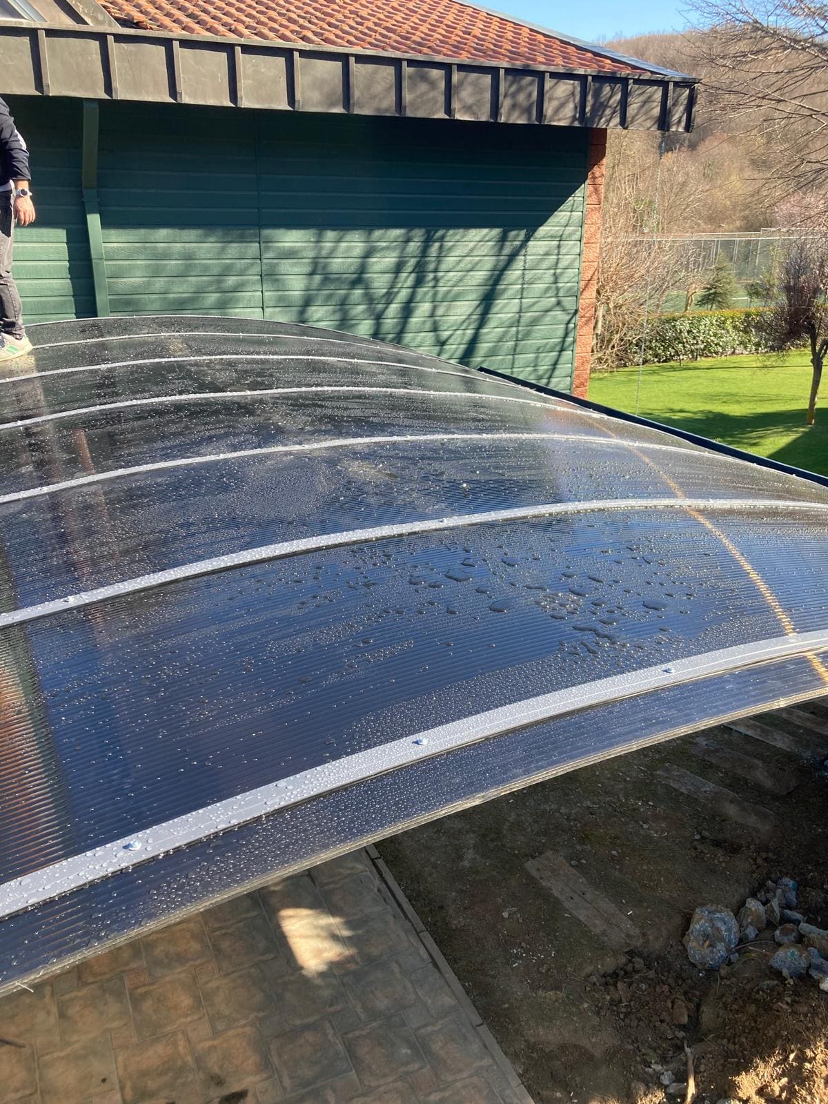 Çelik konstrüksiyon - Güneş kırıcı polikarbon kaplama garaj imalatı ve montajı - proje görseli 6