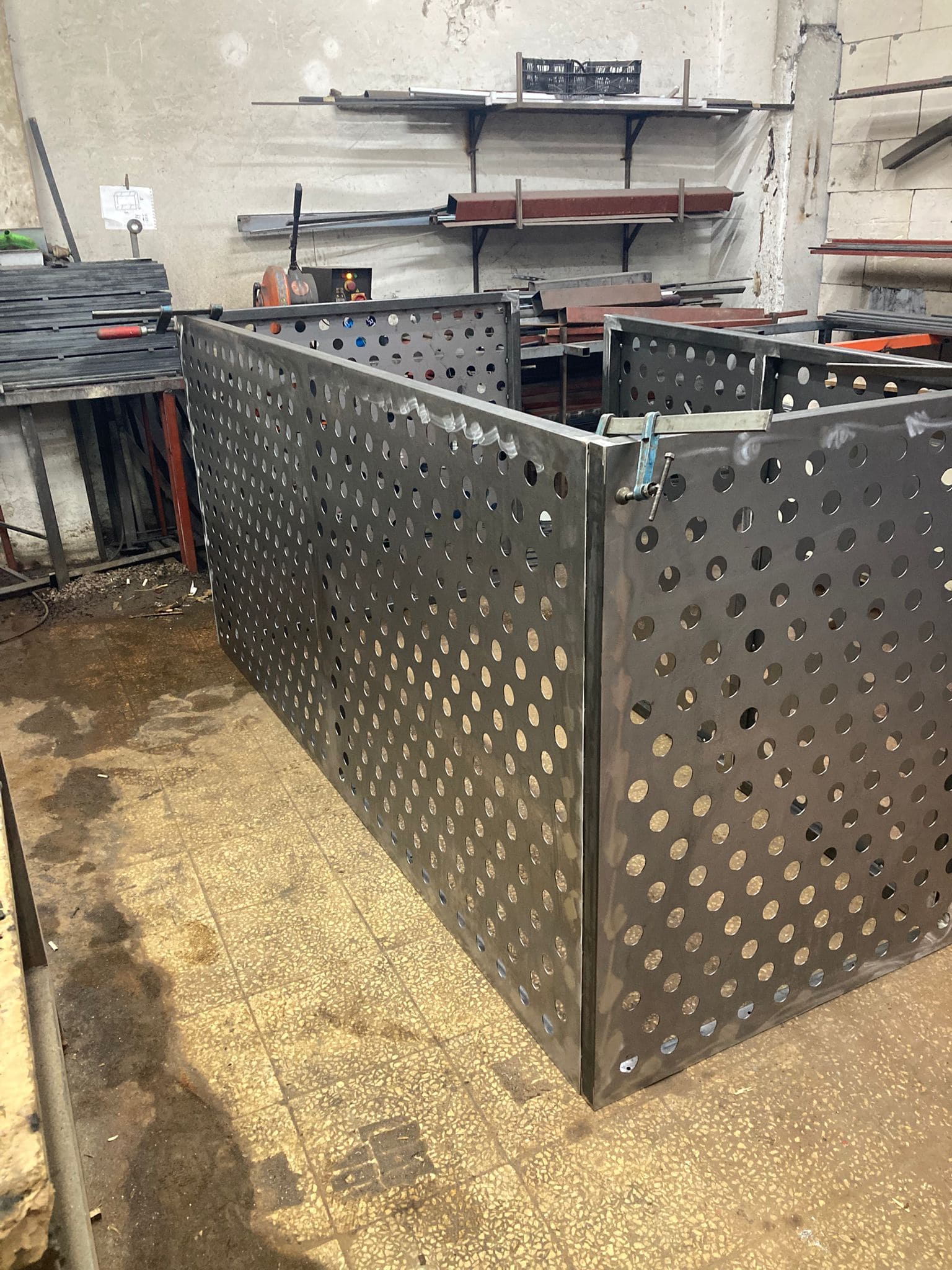 Merdiven korkulukları imalat boya ve montaj - proje görseli 3