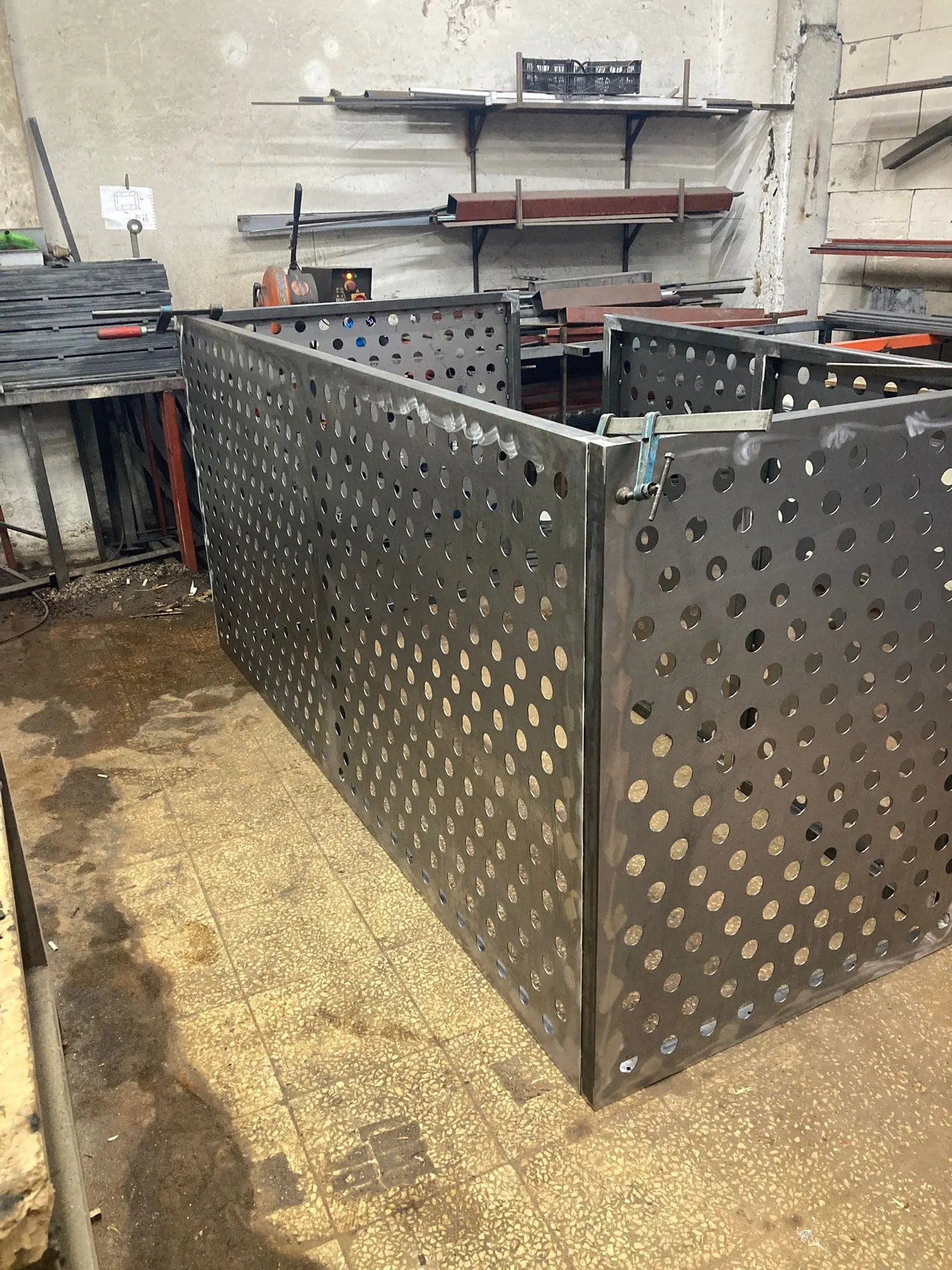 Merdiven korkulukları imalat boya ve montaj - proje görseli 3