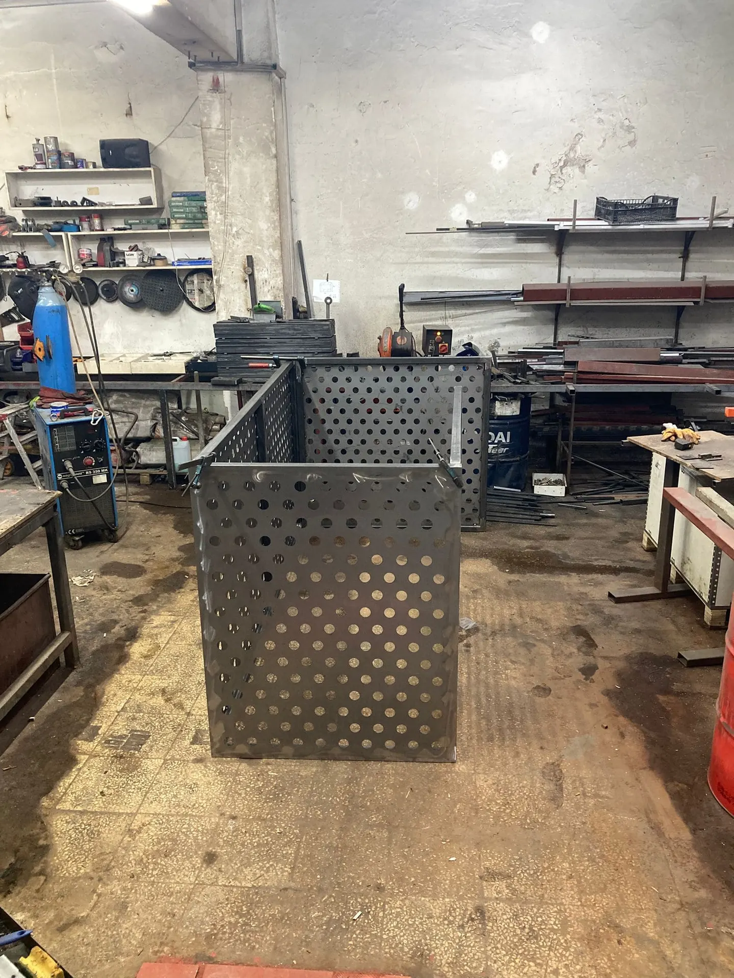 Merdiven korkulukları imalat boya ve montaj - proje görseli 4